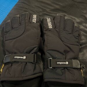 Grandoe goretex black men’s large ski gloves. NWOT